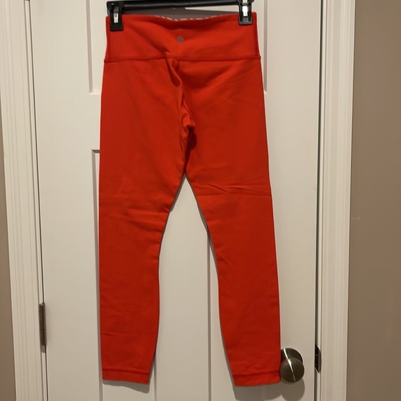 Lululemon size 4, pink, 7/8length, great condition - Picture 2 of 4